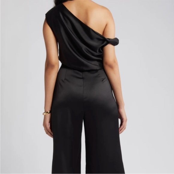 WAYF The Keita One Shoulder Satin Jumpsuit NWT Size Small - Picture 3 of 8